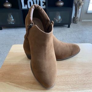 🔥🔥 Booties 🔥🔥 (NEVER WORN)